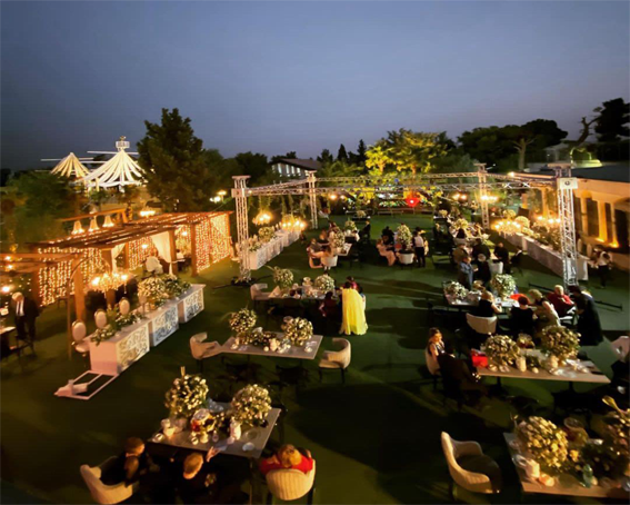 باغ تالار تک درخت