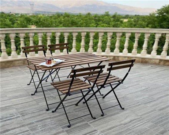 میز و صندلی چوبی