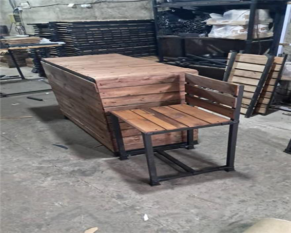 میز و صندلی چوبی کافه