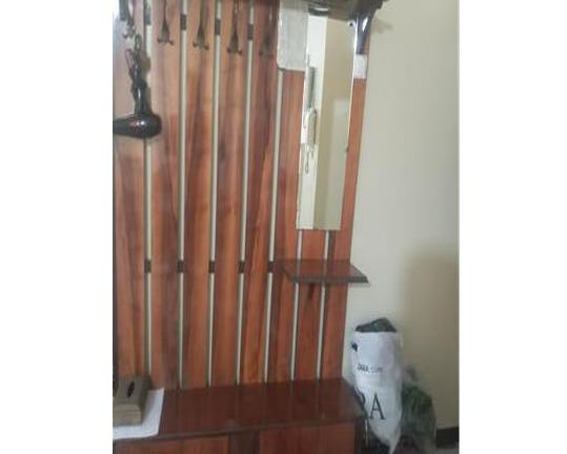 تخت خواب و چوب لباسی