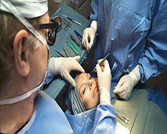 متخصص جراحی عمومی و پلاستیک